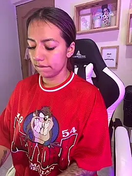 Ivann4 online show from November 4, 2025, 6:18 pm