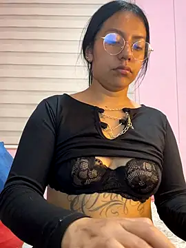 Ivann4 online show from December 2, 2025, 1:11 am