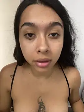 SweetLatiin  online show from December 21, 2025, 2:57 pm