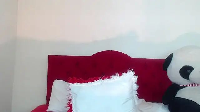 Snapshot of Luluu_08 chatting on February 26, 2025, 8:44 pm Luluu 08 online show from February 26, 2025, 8:44 pm