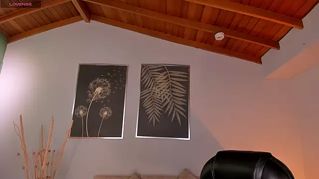 ValeriaRiveraX online show from December 14, 2025, 11:42 pm