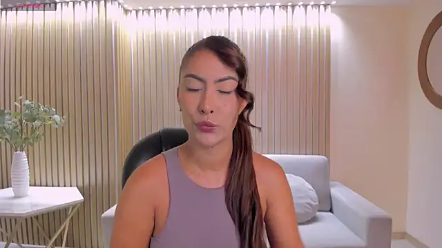 ArianaDumont online show from June 1, 2026, 11:12 am