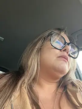 LolaBeretta online show from October 13, 2025, 7:47 pm