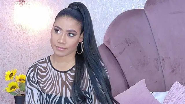 Salome Diaz  online show from November 7, 2025, 4:23 am