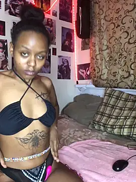 Snapshot of naughtybitches5 chatting on February 14, 2025, 2:39 am naughtybitches5 online show from February 14, 2025, 2:39 am