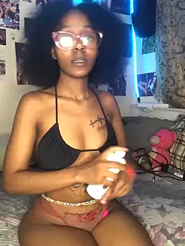 Snapshot of naughtybitches5 chatting on March 19, 2025, 3:41 am naughtybitches5 online show from March 19, 2025, 3:41 am