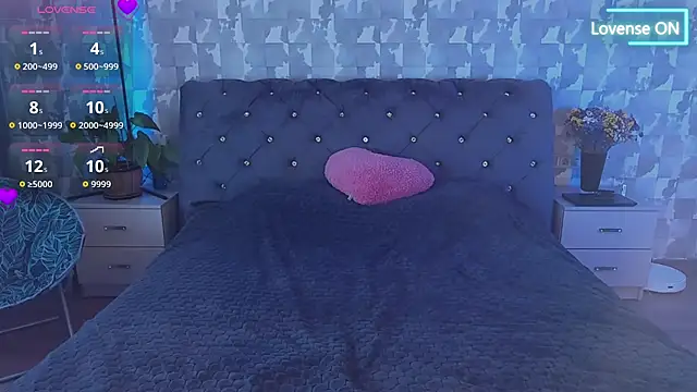 Snapshot of SuzannaWild chatting on September 22, 2025, 7:43 am SuzannaWild online show from September 22, 2025, 7:43 am