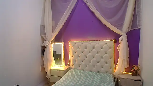 Snapshot of Ingrid_Casas chatting on December 17, 2024, 10:54 pm Ingrid Casas online show from December 17, 2024, 10:54 pm