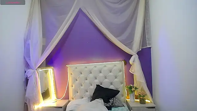 Snapshot of Ingrid_Casas chatting on January 15, 2025, 12:30 am Ingrid Casas online show from January 15, 2025, 12:30 am