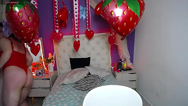 Snapshot of Ingrid_Casas chatting on February 18, 2025, 11:52 pm Ingrid Casas online show from February 18, 2025, 11:52 pm