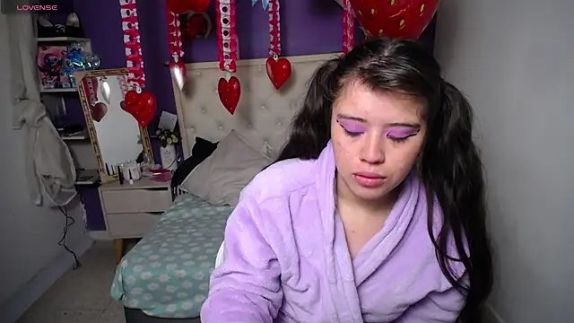 Snapshot of Ingrid_Casas chatting on February 24, 2025, 12:20 am Ingrid Casas online show from February 24, 2025, 12:20 am