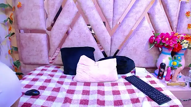 Snapshot of Azul_Horny18 chatting on February 15, 2026, 8:02 am Azul Horny18 online show from February 15, 2026, 8:02 am