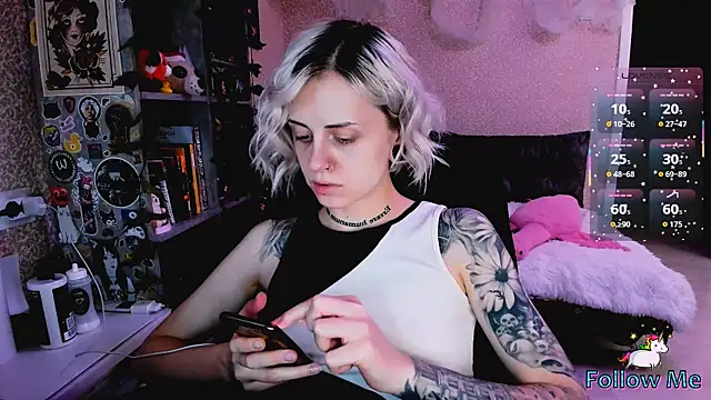 NaniMoore online show from November 5, 2025, 8:20 pm