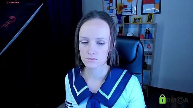 FrancescaCollins online show from November 18, 2025, 2:32 pm