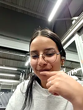  vaness online show from July 17, 2026, 5:47 am