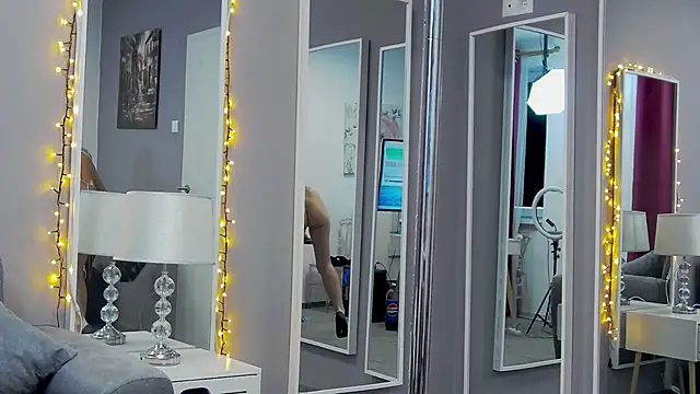 AnneHove online show from January 21, 2025, 9:57 am