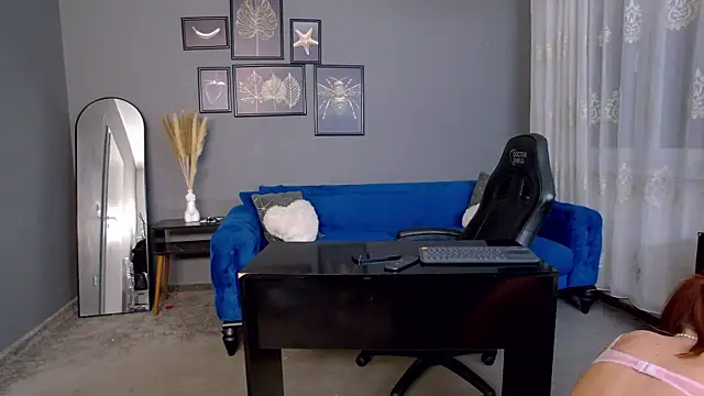 AnneHove online show from December 4, 2025, 7:00 pm