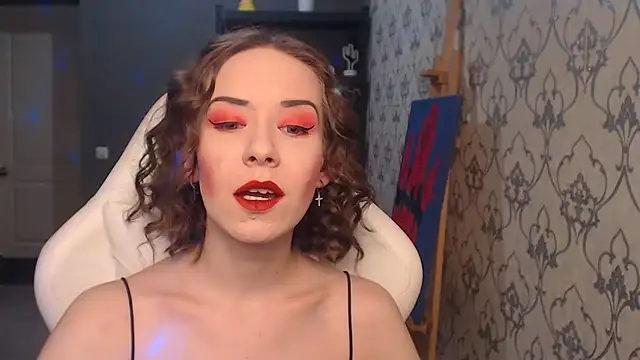FascinatingEyess online show from June 4, 2026, 6:47 pm