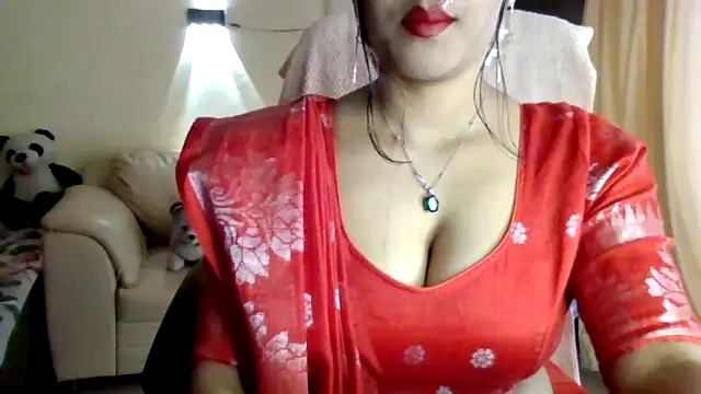 Queenhimanshi online show from April 4, 2026, 4:44 am
