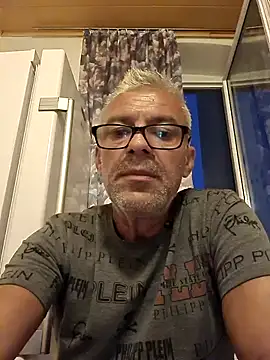 Picolo4111 online show from September 12, 2025, 5:46 pm