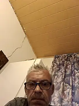Picolo4111 online show from September 26, 2025, 4:38 am
