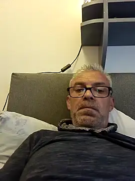Picolo4111 online show from October 11, 2025, 3:32 pm