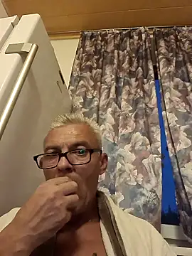 Picolo4111 online show from October 12, 2025, 4:39 pm