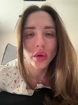 Snapshot of Jullia_Carter chatting on April 3, 2026, 6:22 am Jullia Carter online show from April 3, 2026, 6:22 am