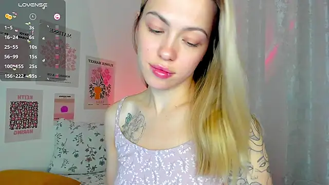 Snapshot of damn_cutie chatting on December 27, 2024, 8:39 pm damn cutie online show from December 27, 2024, 8:39 pm