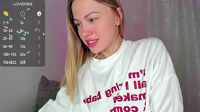 Snapshot of damn_cutie chatting on February 14, 2025, 8:48 pm damn cutie online show from February 14, 2025, 8:48 pm