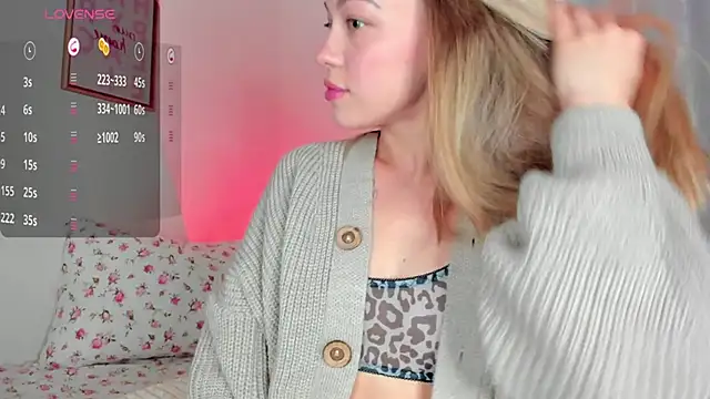 Snapshot of damn_cutie chatting on March 4, 2025, 3:59 pm damn cutie online show from March 4, 2025, 3:59 pm