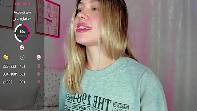 Snapshot of damn_cutie chatting on March 12, 2025, 11:12 pm damn cutie online show from March 12, 2025, 11:12 pm