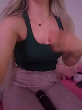 Holly-Glamour online show from December 19, 2025, 2:18 am