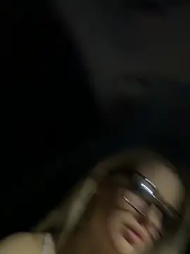 Holly-Glamour online show from March 17, 2026, 9:40 pm