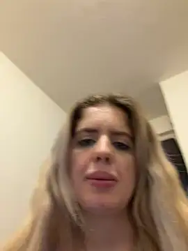 Holly-Glamour online show from June 17, 2026, 1:45 pm