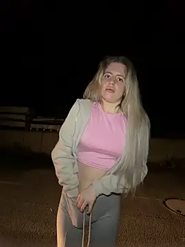 Holly-Glamour online show from July 2, 2026, 12:32 am