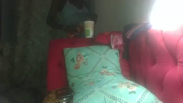 Snapshot of Princess_Tamara chatting on February 15, 2026, 12:18 am Princess Tamara online show from February 15, 2026, 12:18 am