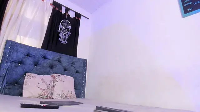 Snapshot of katia__dann chatting on December 1, 2025, 8:36 pm katia dann online show from December 1, 2025, 8:36 pm