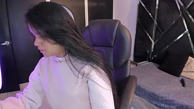 Ivanna18 x online show from November 7, 2025, 3:50 am