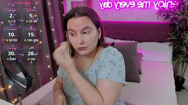 FeralPeach online show from October 26, 2025, 5:13 am