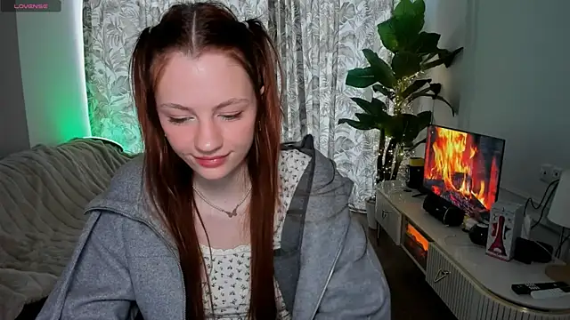 Alyssa Smitt online show from June 4, 2026, 2:06 am