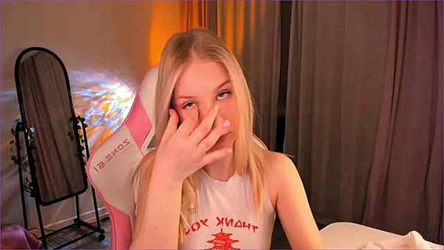 Eva Davi online show from March 13, 2026, 2:51 am