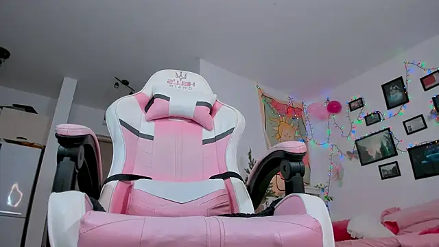 Mia Madden online show from December 24, 2024, 2:21 am