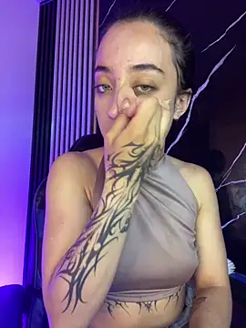 Ady 18 online show from November 7, 2025, 7:14 pm