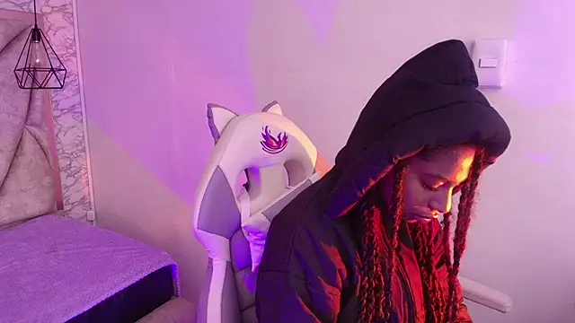 Queen perla  online show from November 24, 2025, 11:43 am