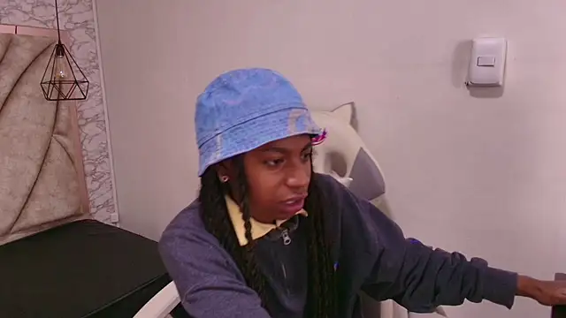 Queen perla  online show from December 4, 2025, 11:19 am