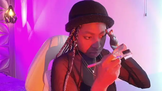 Queen perla  online show from March 3, 2026, 12:22 pm