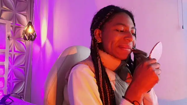 Queen perla  online show from March 6, 2026, 12:23 pm