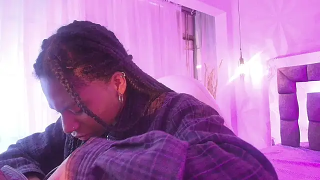 Snapshot of Queen_perla_ chatting on June 9, 2026, 12:17 pm Queen perla online show from June 9, 2026, 12:17 pm