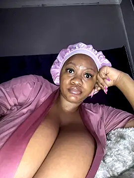 Chubbykarisma27 online show from December 5, 2025, 3:37 am